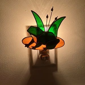 Gallery Inc stain glass spotted frog night light wall plug in on/off swi…